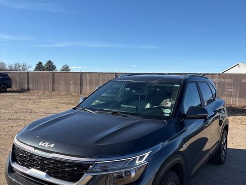 Used 2023 Kia Seltos EX image 1