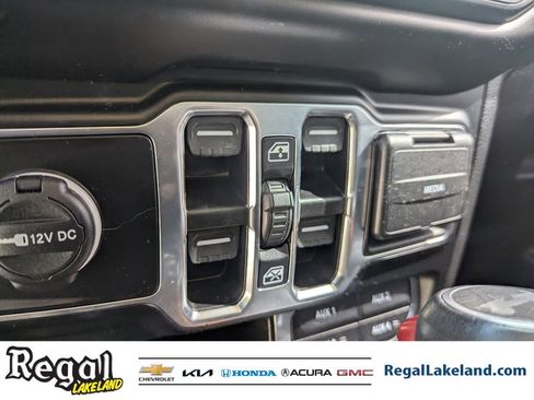 Used 2022 Jeep Wrangler Unlimited Sahara image 15