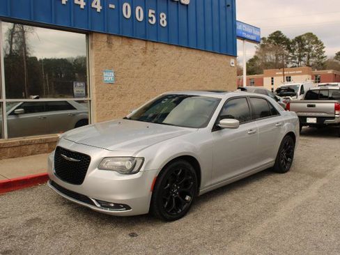 Used 2019 Chrysler 300 S image 3