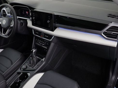 New 2025 Volkswagen Taos SEL image 20