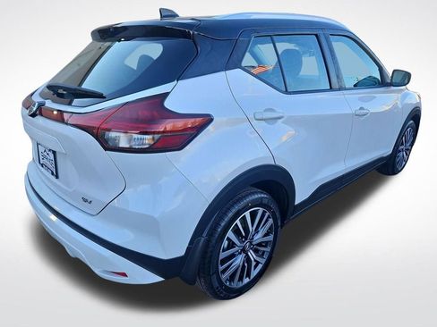 Used 2021 Nissan Kicks SV image 5