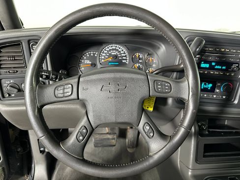 Used 2004 Chevrolet Avalanche Z71 w/ Sun And Sound Package AWD/4WD image 10