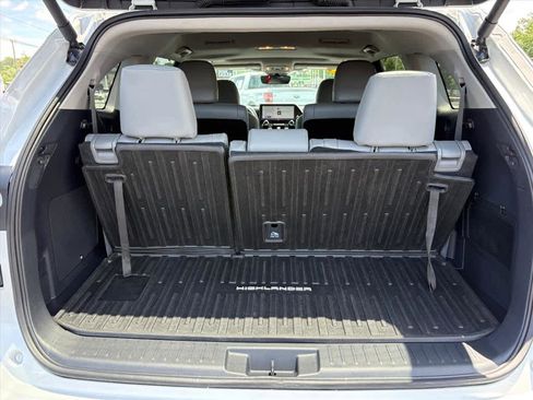 Used 2024 Toyota Highlander Limited AWD/4WD image 28