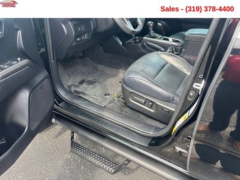Used 2021 Toyota Tacoma TRD Off-Road w/ TRD Premium Off Road Package AWD/4WD image 11