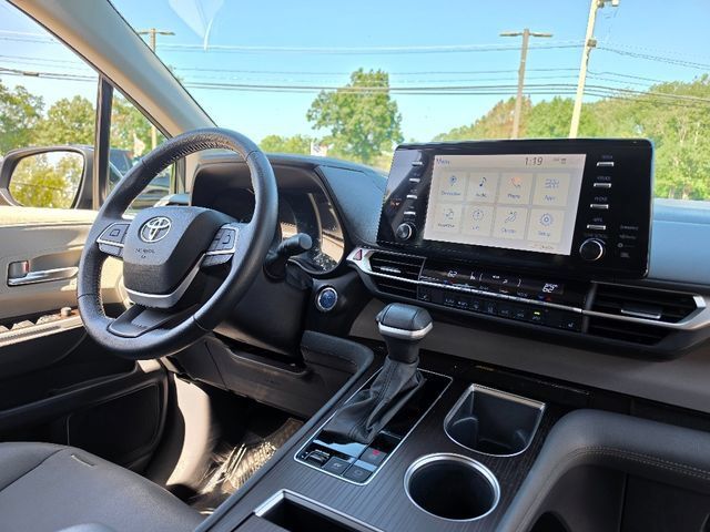 Used 2024 Toyota Sienna XLE w/ XLE Plus Package AWD/4WD image 13