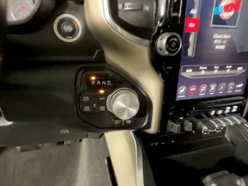 Used 2019 RAM 1500 Laramie AWD/4WD image 25