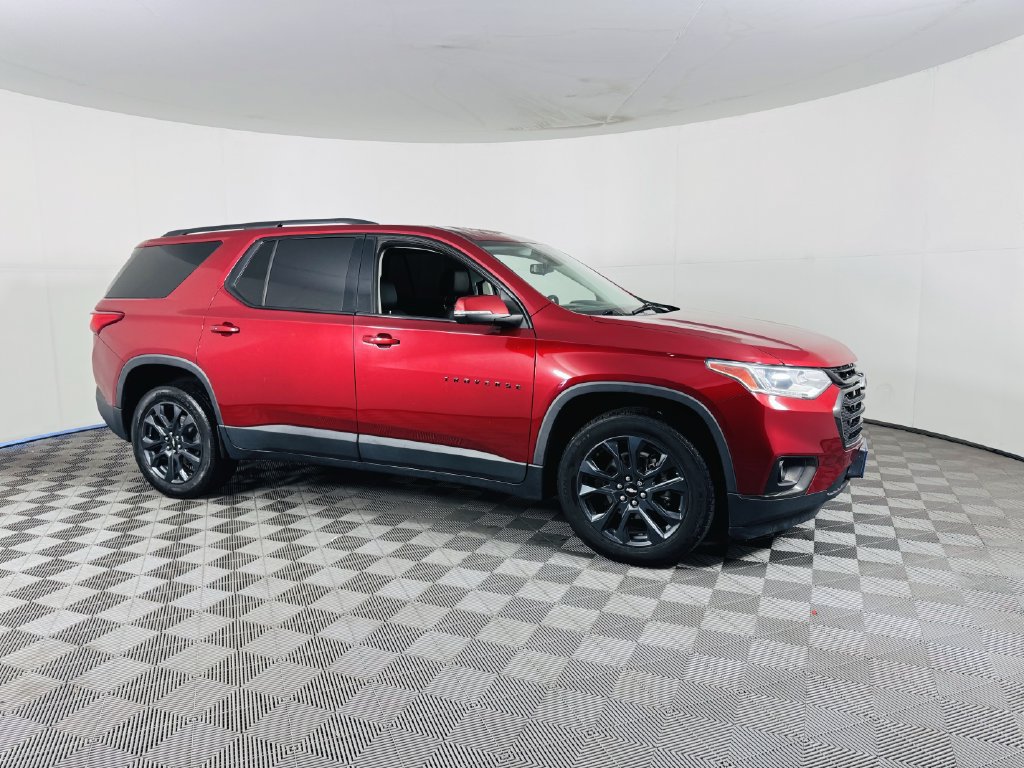 Used 2021 Chevrolet Traverse RS FWD image 2