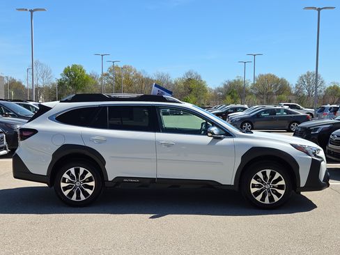 Used 2025 Subaru Outback Touring XT image 2