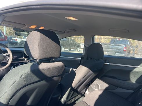Used 2019 Hyundai Elantra SE w/ Cargo Package image 7