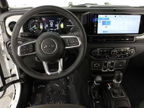 Used 2025 Jeep Wrangler Unlimited Sahara w/ Safety Group AWD/4WD image 10
