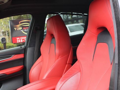 Used 2018 BMW X6 M image 65