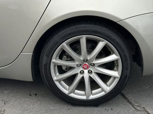 Used 2014 Jaguar XJ image 9