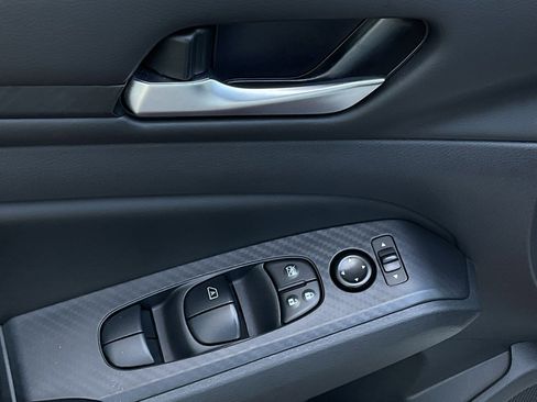 Used 2025 Nissan Altima 2.5 SV image 13