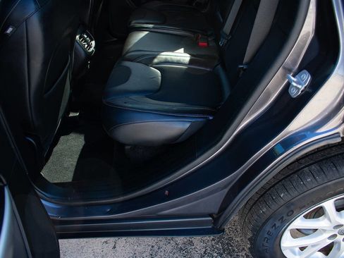 Used 2018 Jeep Cherokee Latitude Plus image 29