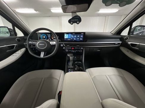Used 2025 Hyundai Sonata SE FWD image 19