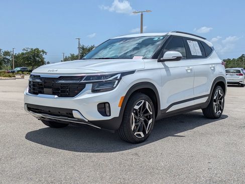 Used 2024 Kia Seltos SX w/ SX Sunroof Package AWD/4WD image 9