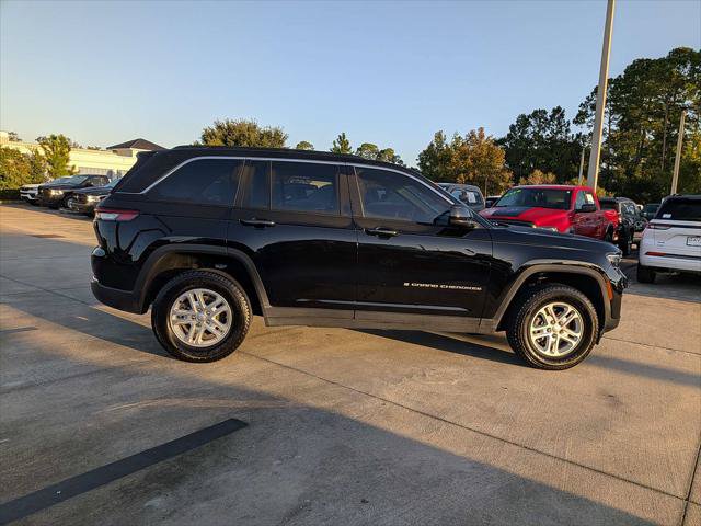 Certified 2025 Jeep Grand Cherokee Laredo RWD image 3