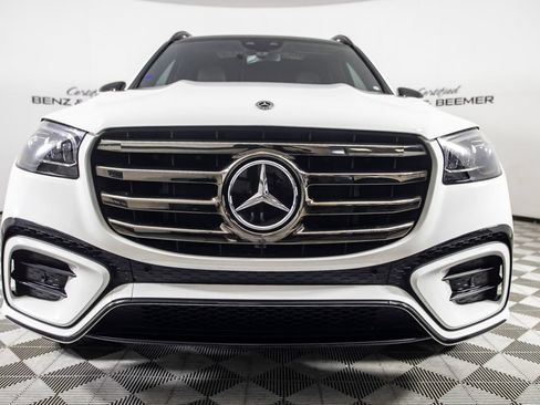 Used 2024 Mercedes-Benz GLS 450 4MATIC image 5