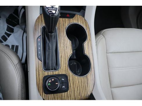 Used 2017 GMC Acadia Denali w/ Technology Package FWD image 14