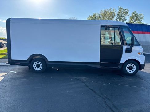 Used 2024 Chevrolet Brightdrop 600 w/ Commercial Equipment Package AWD/4WD image 2