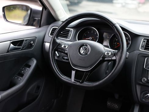 Used 2016 Volkswagen Jetta SE FWD image 27