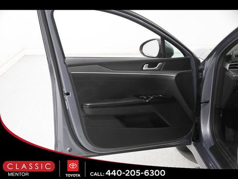 Used 2022 Kia K5 LXS FWD image 4