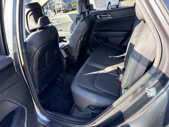 Used 2023 Kia Sportage EX AWD/4WD image 16