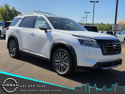 New 2025 Nissan Pathfinder SL w/ SL Premium Package