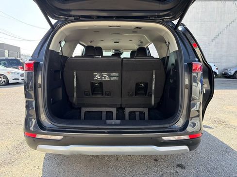 Used 2024 Kia Carnival EX FWD image 14