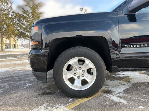 Used 2018 Chevrolet Silverado 1500 LT w/ All Star Edition image 17