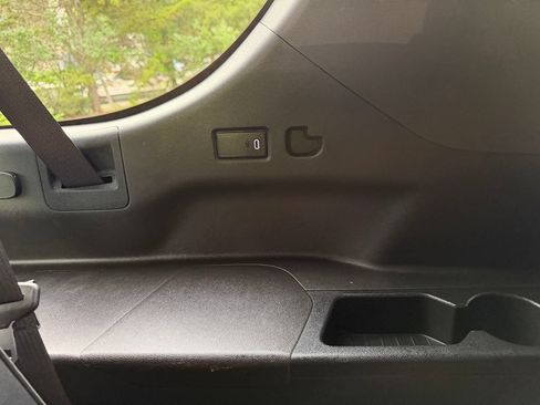 Used 2021 Chevrolet Suburban RST RWD image 33