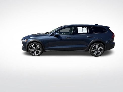 Used 2023 Volvo V60 B5 Cross Country Plus w/ Climate Package AWD/4WD image 4