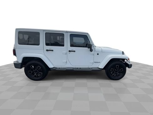 Used 2017 Jeep Wrangler Unlimited Sahara AWD/4WD image 9