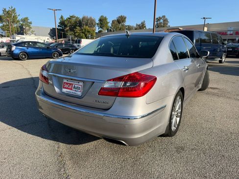 Used 2012 Hyundai Genesis 3.8 w/ Premium Pkg RWD image 3
