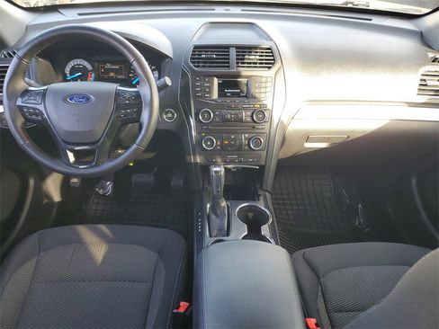 Used 2016 Ford Explorer XLT image 9