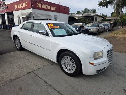 Used 2010 Chrysler 300 Touring RWD image 7