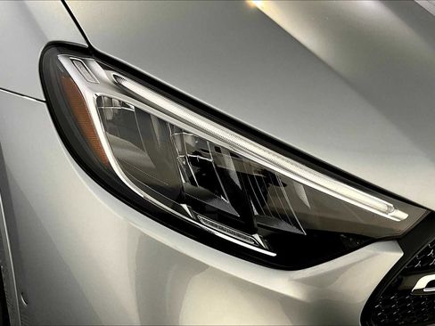 Used 2025 Mercedes-Benz GLC 300 4MATIC image 16