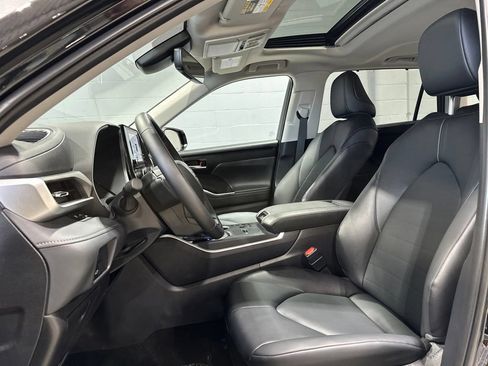 Certified 2026 Toyota Highlander XLE AWD/4WD image 12