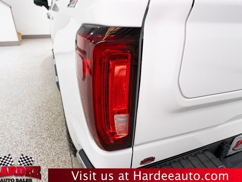 Used 2023 GMC Sierra 1500 SLT w/ SLT Convenience Package AWD/4WD image 9