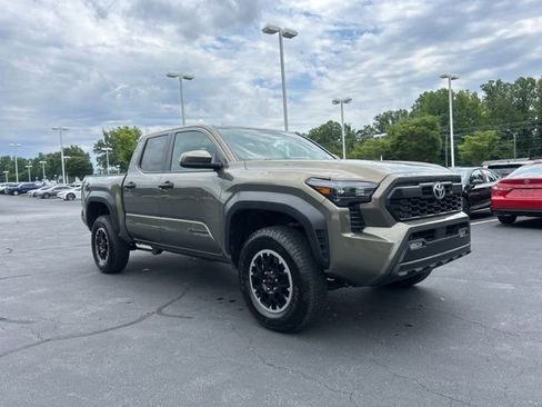 Used 2025 Toyota Tacoma TRD Off-Road AWD/4WD image 4