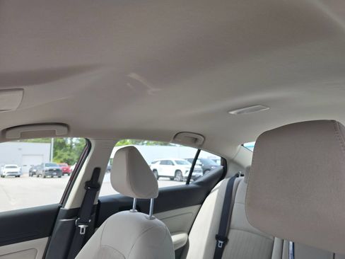 Used 2025 Nissan Altima 2.5 SV FWD image 21
