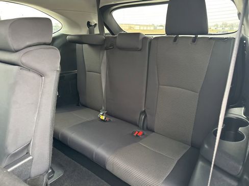 Used 2024 Toyota Highlander LE image 38