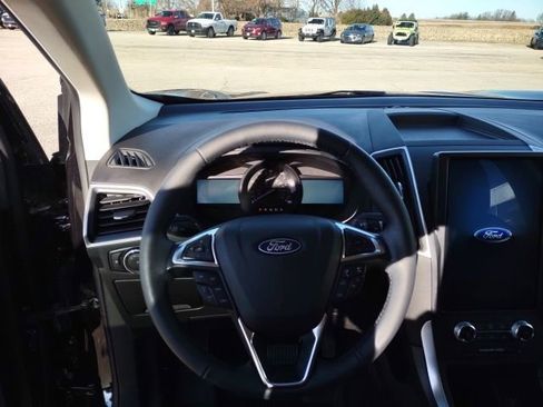 Used 2024 Ford Edge SEL w/ Convenience Package AWD/4WD image 12