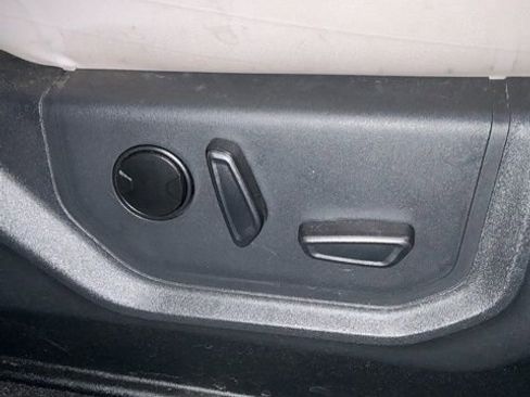 Used 2024 Ford Expedition XLT image 14