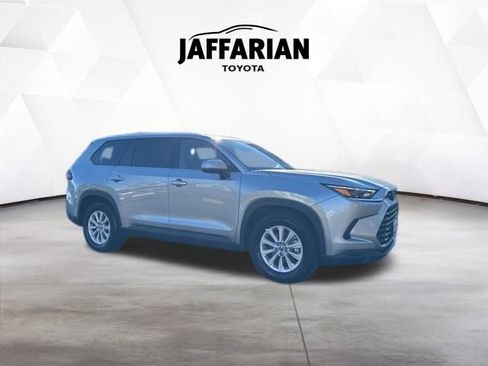 Certified 2024 Toyota Grand Highlander XLE image 3