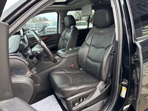 Used 2019 Cadillac Escalade ESV Premium Luxury image 2