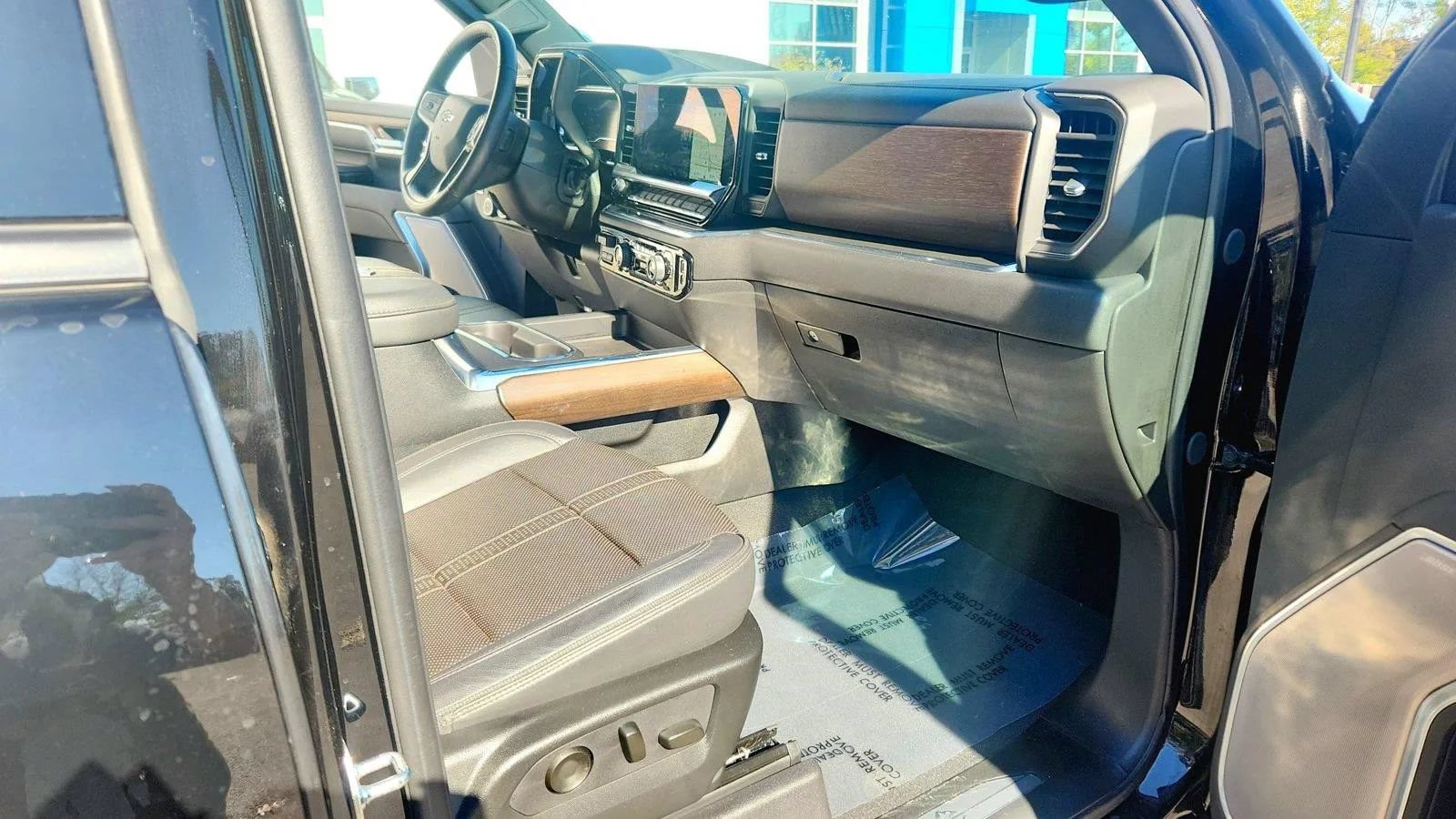 Used 2024 Chevrolet Silverado 2500 High Country w/ High Country Premium Package AWD/4WD image 21