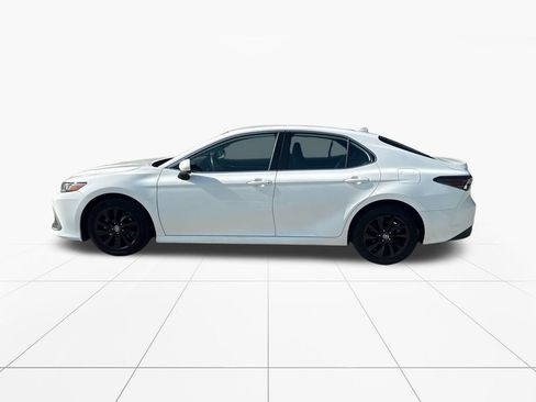 Used 2023 Toyota Camry LE FWD image 4