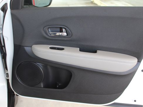 Used 2022 Honda HR-V LX image 17