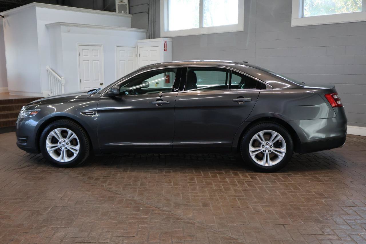 Used 2018 Ford Taurus SEL w/ Equipment Group 201A FWD image 4